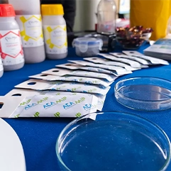 Exposición de soluciones biológicas en el evento de Ceniflores.