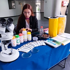 Material promocional de ACAMIP en feria de bioinsumos.
